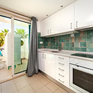 B06 - Top-floor Marina 2 Bed Apartment